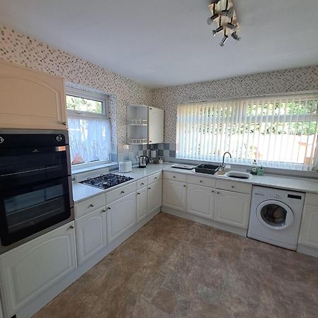 Dalton House - Three Bedroom Property Stretford Free Parking Near The Trafford Centre Mánchester Exterior foto